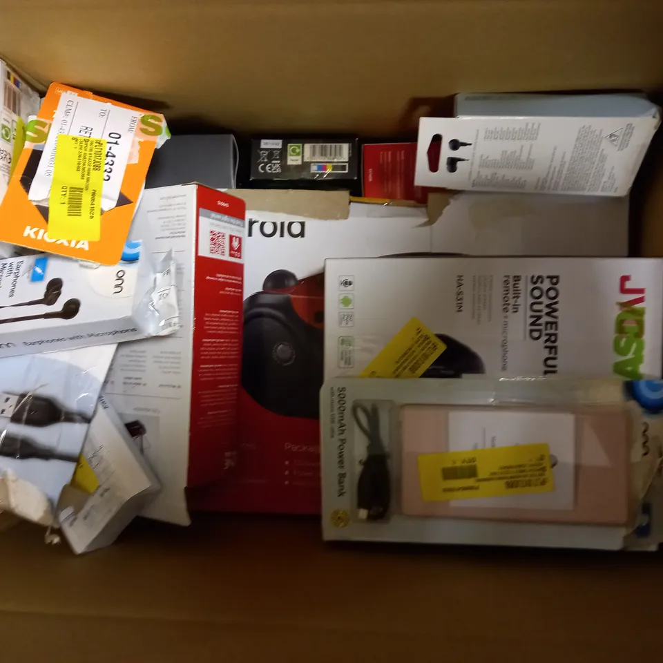 LOT OF APPROXIMATELY 20 ELECTRICAL ITEMS, TO INCLUDE SPEAKER, EARPHONES, ETC