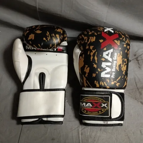 MAXX PRO BOXING GEAR GLOVES – WHITE/BLACK WITH GOLD CAMOUFLAGE PATTERN - 8OZ