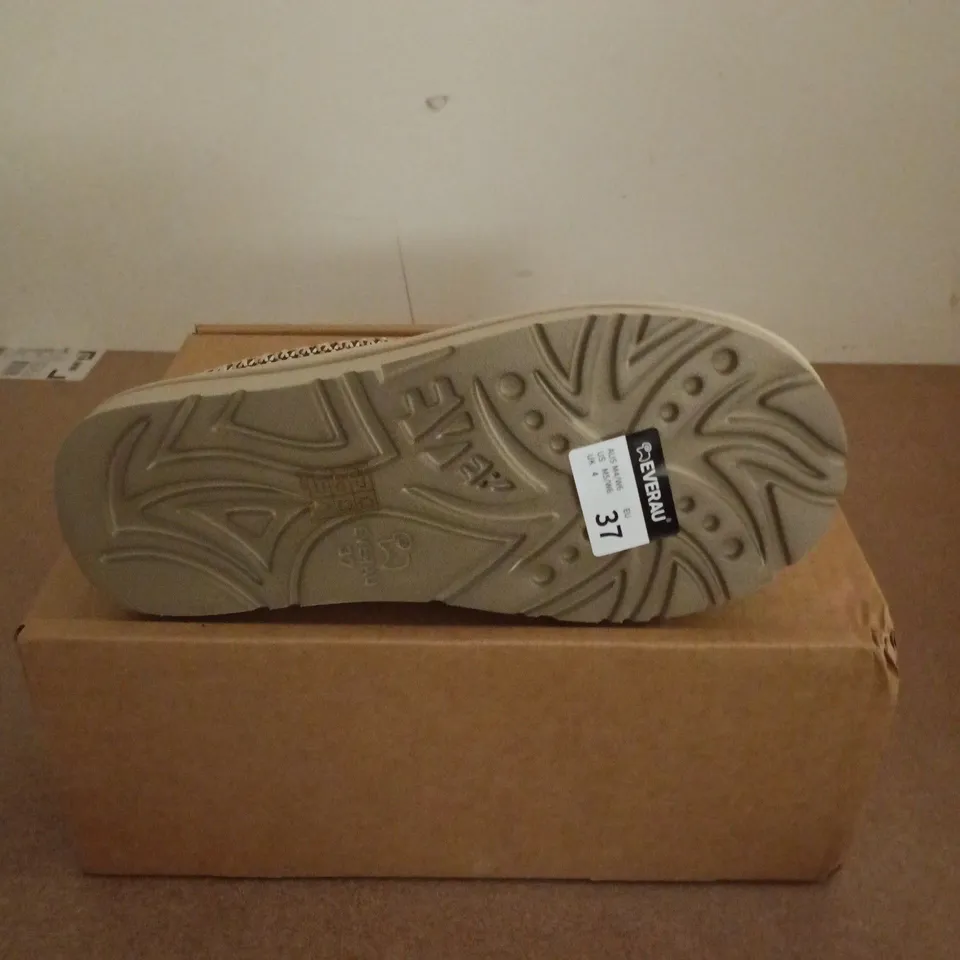 BOXED PAIR OF EVERAU WIGEON SHOES IN SAND - EU 37