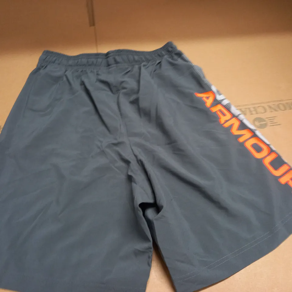 UNDER ARMOUR LOOSE GREY SHORTS - SM