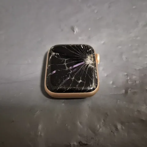 APPLE WATCH SERIES 4 IN ROSE GOLD