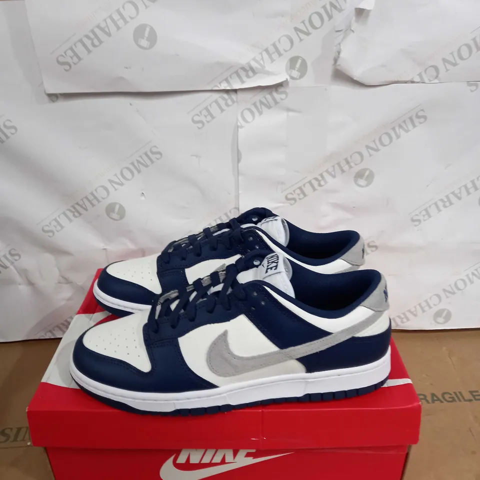 BOXED PAIR OF NIKE DUNK LOWS SIZE 9