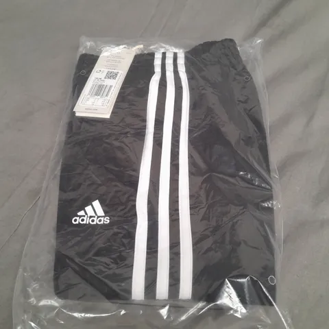 BAGGES ADIDAS 3 STRIPE PANT IN BLACK SIZE 3-4YRS