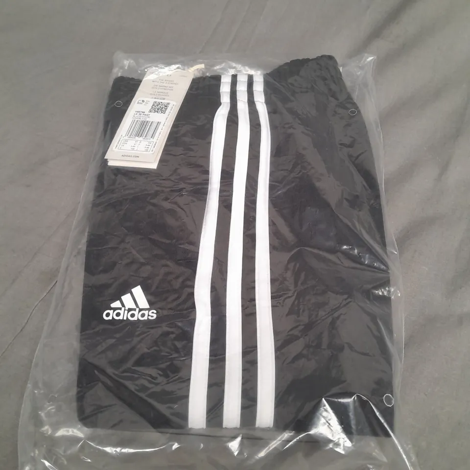 BAGGED ADIDAS 3 STRIPE PANT IN BLACK SIZE 3-4YRS