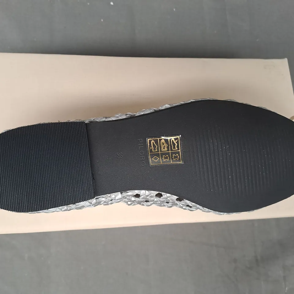 BOXED PAIR OF PILCRO SHOES IN METALLIC SILVER EU SIZE 38