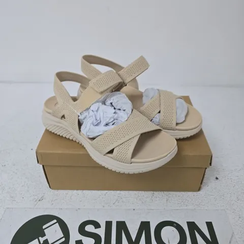 LIFESTYLE BY CUSHION-WALK STEPH BEIGE SANDALS – UK 6