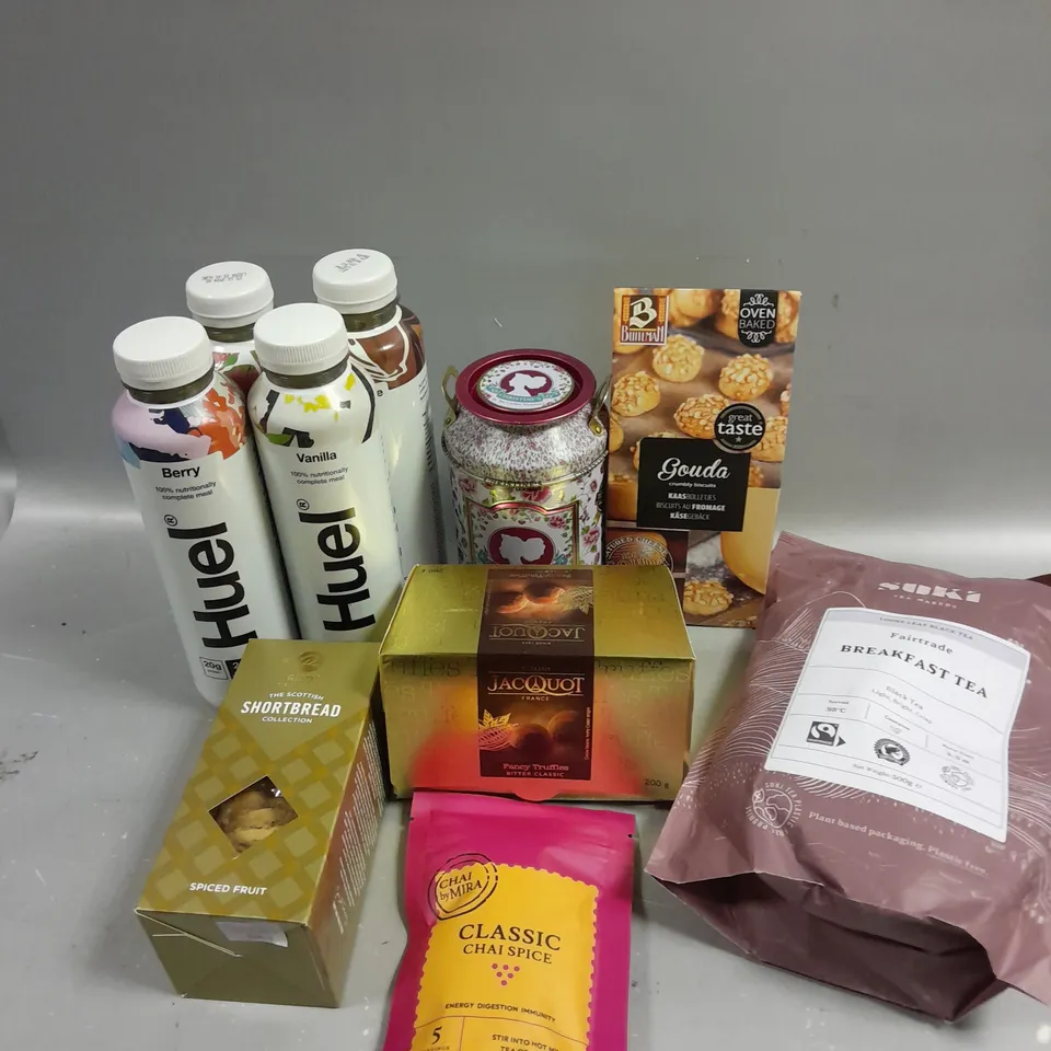 APPROXIMATELY 10 ASSORTED FOOD & DRINK PRODUCTS TO INCLUDE SUKI TEA, GOUDA BISCUITS, HUEL DRINKS ETC 