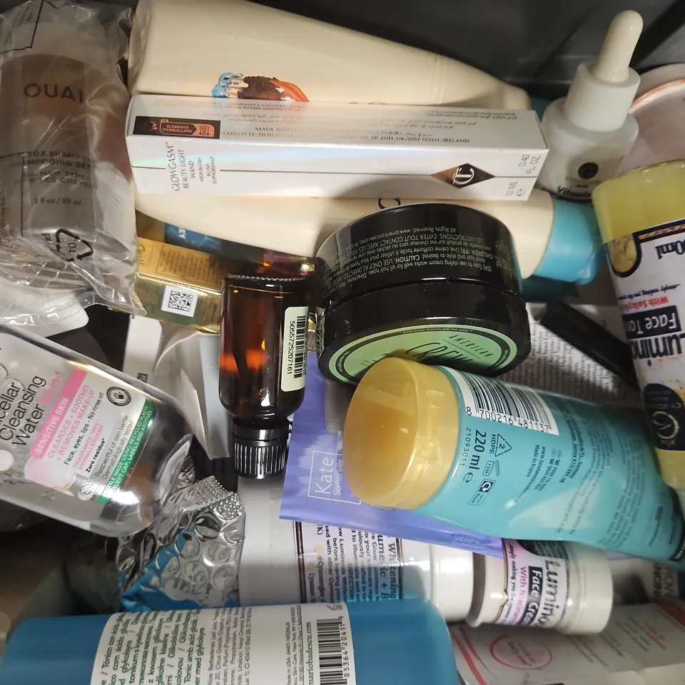 APPROXIMATELY 10 ASSORTED COSMETIC ITEMS TO INCLUDE TIGER BALM, ABBEY, AROMATHERAPY ASSOCIATES, ETC - COLLECTION ONLY