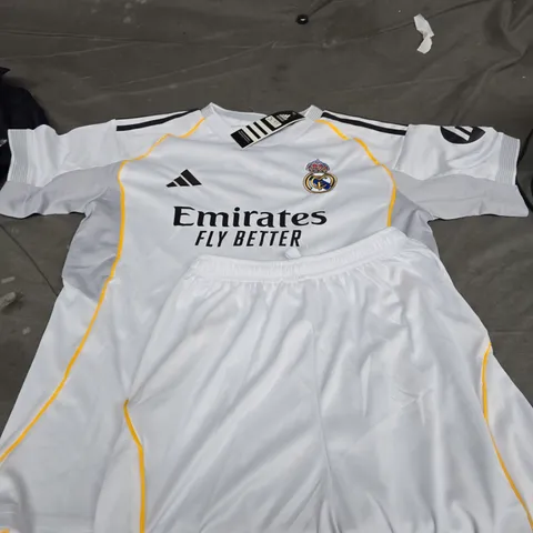 REAL MADRID FOOTBALL SHIRT AND SHORTS 7 SAKA – WHITE ADIDAS WITH EMIRATES FLY BETTER SPONSOR SIZE 28