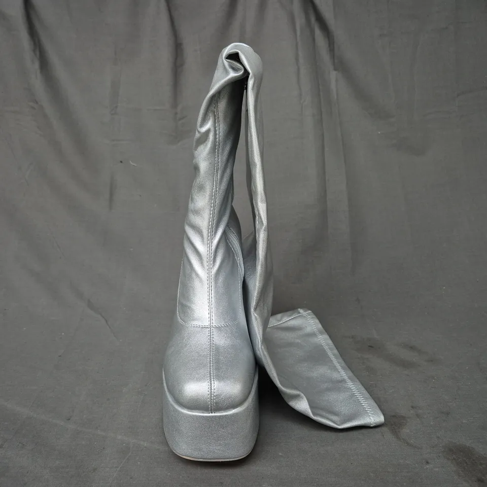 BOXED PAIR OF KOI REDEMPTION V2 SILVER THIGH-HIGH BOOTS UK SIZE 7