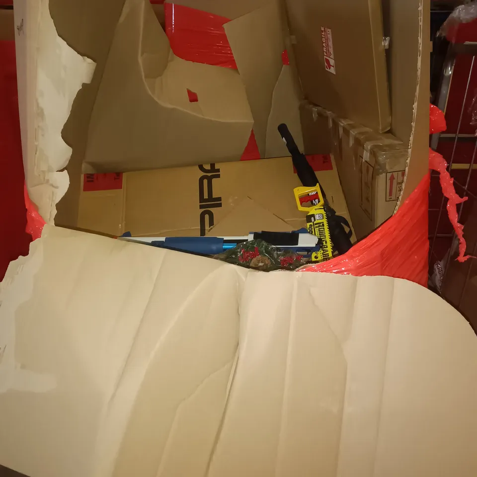 PALLET OF ASSORTED ITEMS TO INCLUDE ROUND BALLOON ARCH STAND, BICYCLE LUGGAGE STAND, POP UP TENT AND SCREEN PROTECTOR 