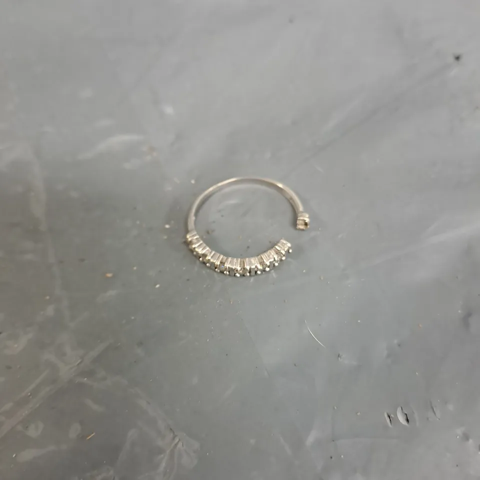 UNBOXED MOISSANITE 9CT GOLD 1/2 CARAT EQ MOISSANITE 7 STONE ETERNITY RING - L
