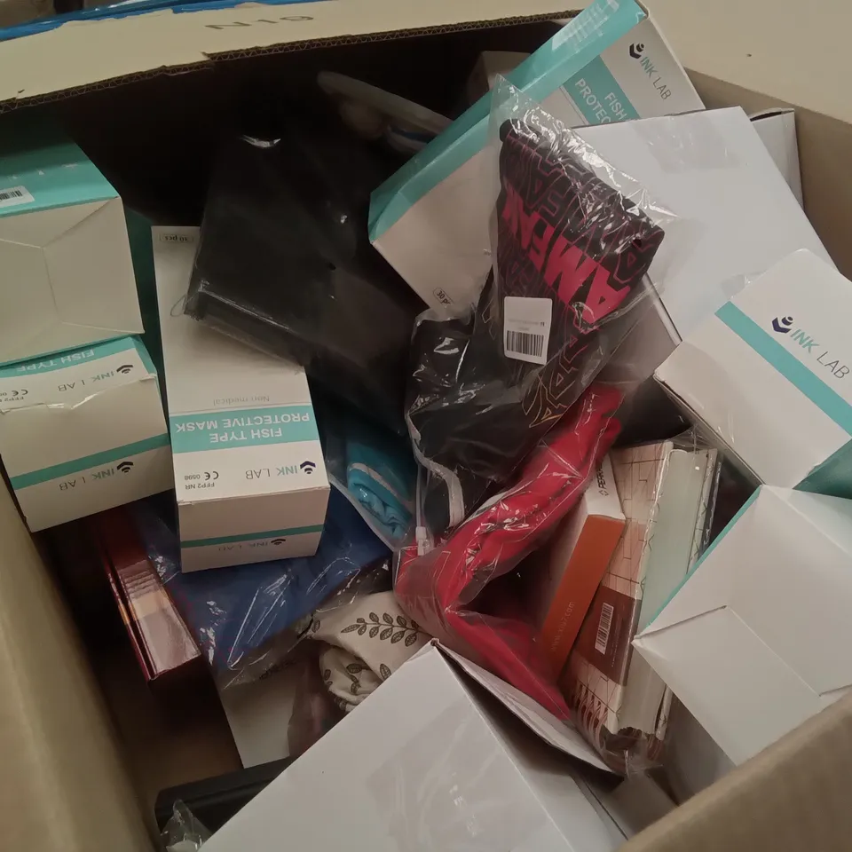 PALLET OF ASSORTED ITEMS INCLUDING FISH TYPE PROTECTIVE MASKS, FLAT BALL DISC, CHRISTMAS BAUBLE SET, LAWN EDGING, ICE CUBE MOLDS, TEETH WHITENING STRIPES 