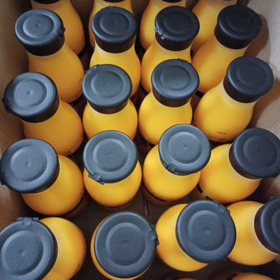 LOT OF APPROX 24 X 250ML AQUOLINA PEACH AND APRICOT BATH FOAM 