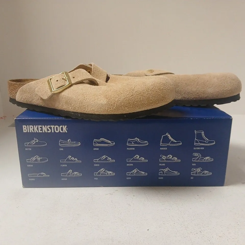 BOXED PAIR OF BIRKENSTOCK BOSTON BS SHOES IN SANDCASTLE SIZE UK 7.5