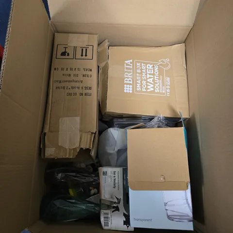 BOX OF APPROXIMATELY 10 ASSORTED HOUSEHOLD GOODS TO INCLUDE SPRAYING BOTTLES , 2L PITCHER , ETC 