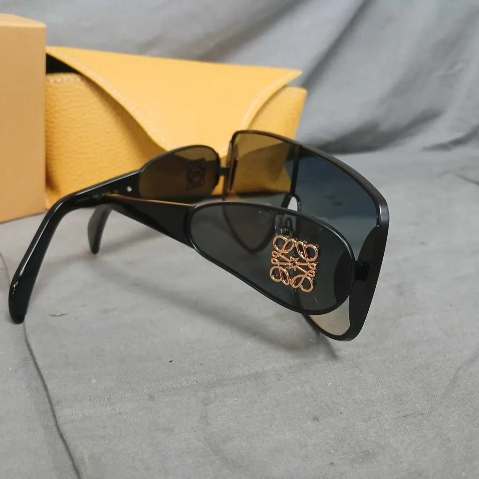 LOEWE SUNGLASSES – BLACK WRAPAROUND WITH GOLD LOGO ON LENS 