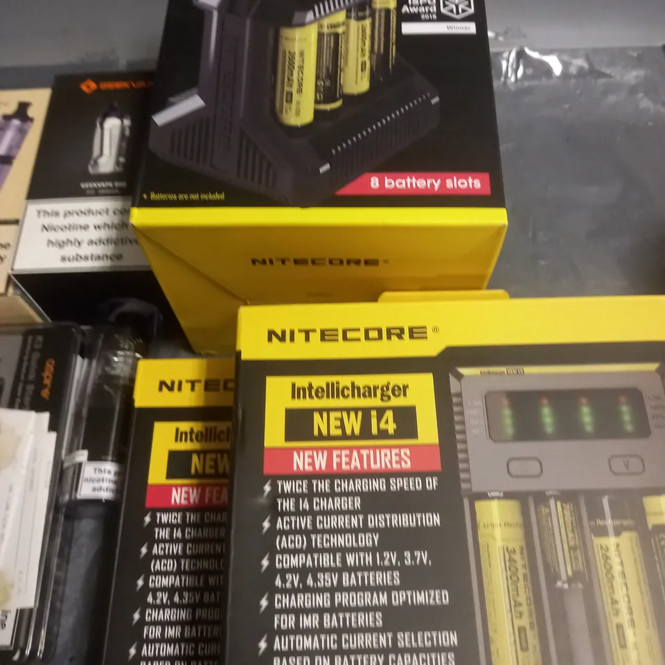 LOT OF APPROXIMATELY 20 ASSORTED VAPING ITEMS TO INCLUDE NITECORE INTELLICHARGERS, INNOKIN AND ENDURA