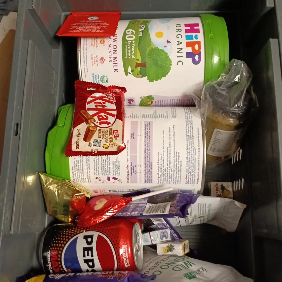 APPROXIMATELY 12 ASSORTED FOOD AND DRINKS ITEMS TO INCLUDE - DAIRY MILK &MORE NUTTY PRALINE BAR, PEPSI MAX TROPICAL, ORGANIC BLACK SEED OIL ETC 