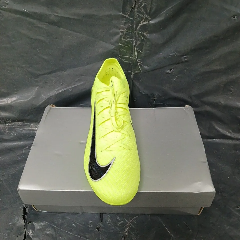 BOXED PAIR OF NIKE ZM VAPOR 16 ELITE FG UK 6 