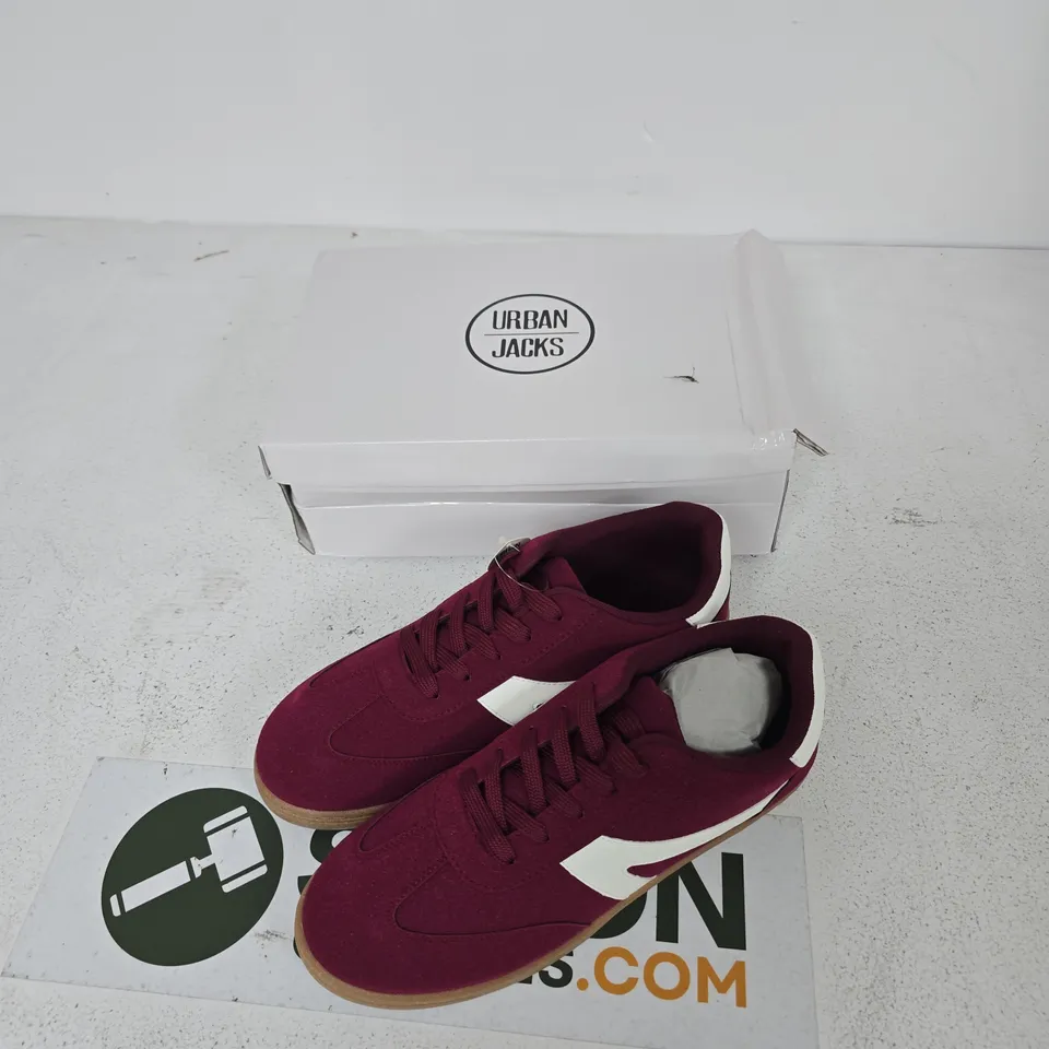 UK 8 URBAN JACKS MATISE BURGUNDY SNEAKERS – WOMEN