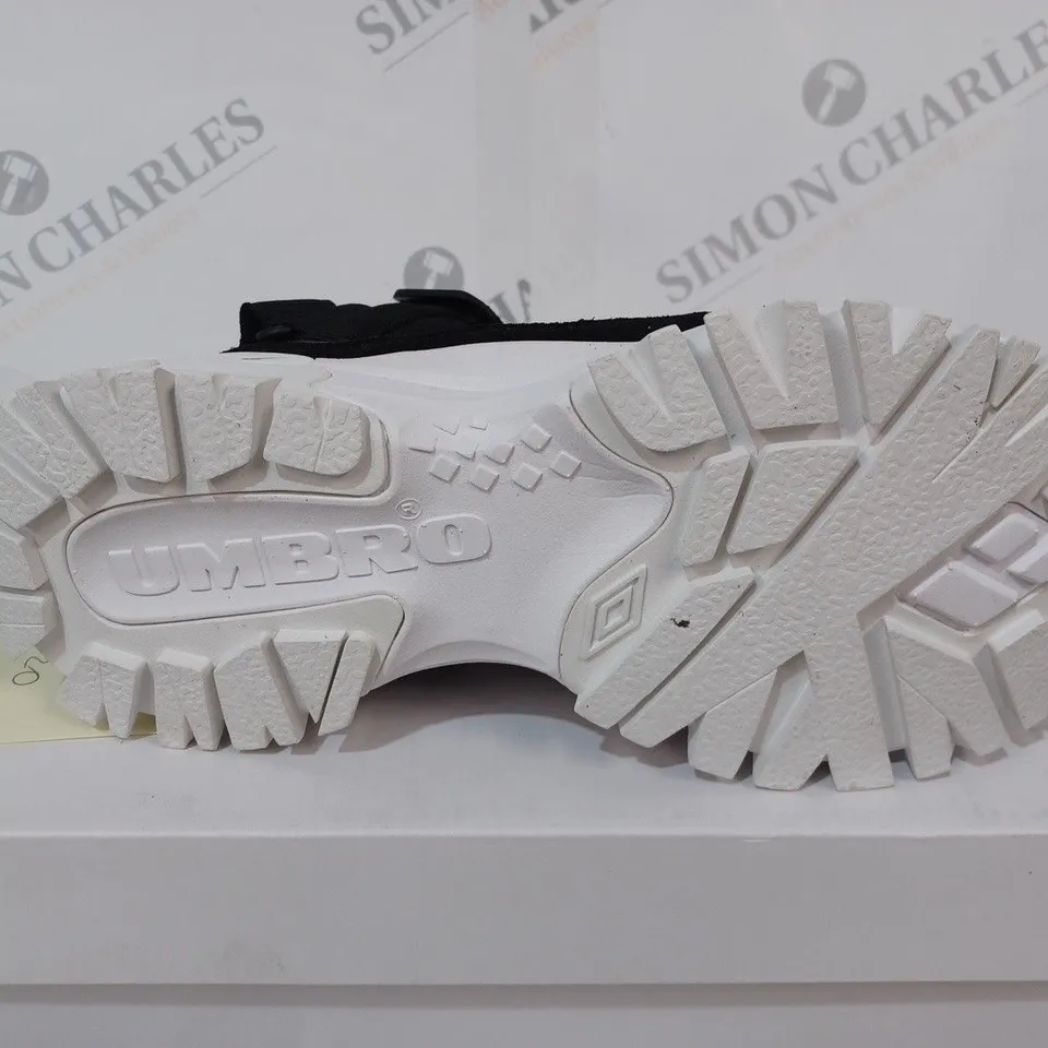 BOXED UMBRO FIERA WOMANS - UK 5 