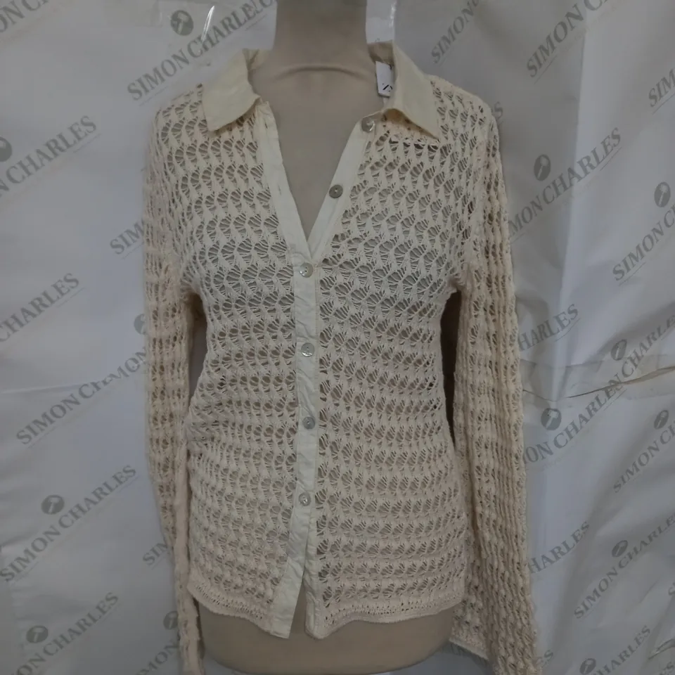 ZARA CROCHET BUTTON UP SHIRT IN CREAM SIZE M