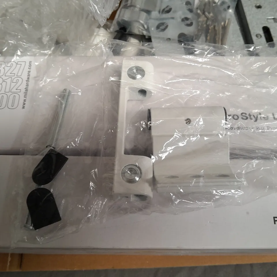 LOT OF ASSORTED FITTINGS TO INCLUDE PATIO HANDLE SETS, SHOOTBOLTS, LETTER BOXES AND THUMBTURN CYLINDER