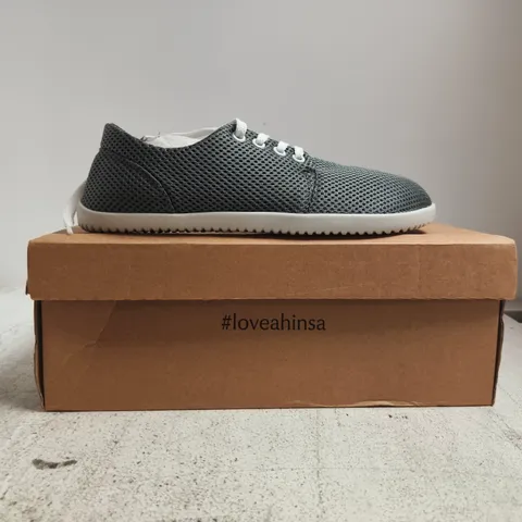 BOXED PAIR OF AHINSA SHOES IN GREY SIZE EU 39