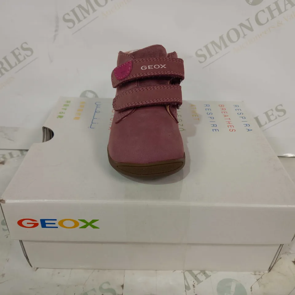 BOXED PAIR OF GEOX BABY/TODDLER'S SHOES IN PINK UK SIZE 3.5