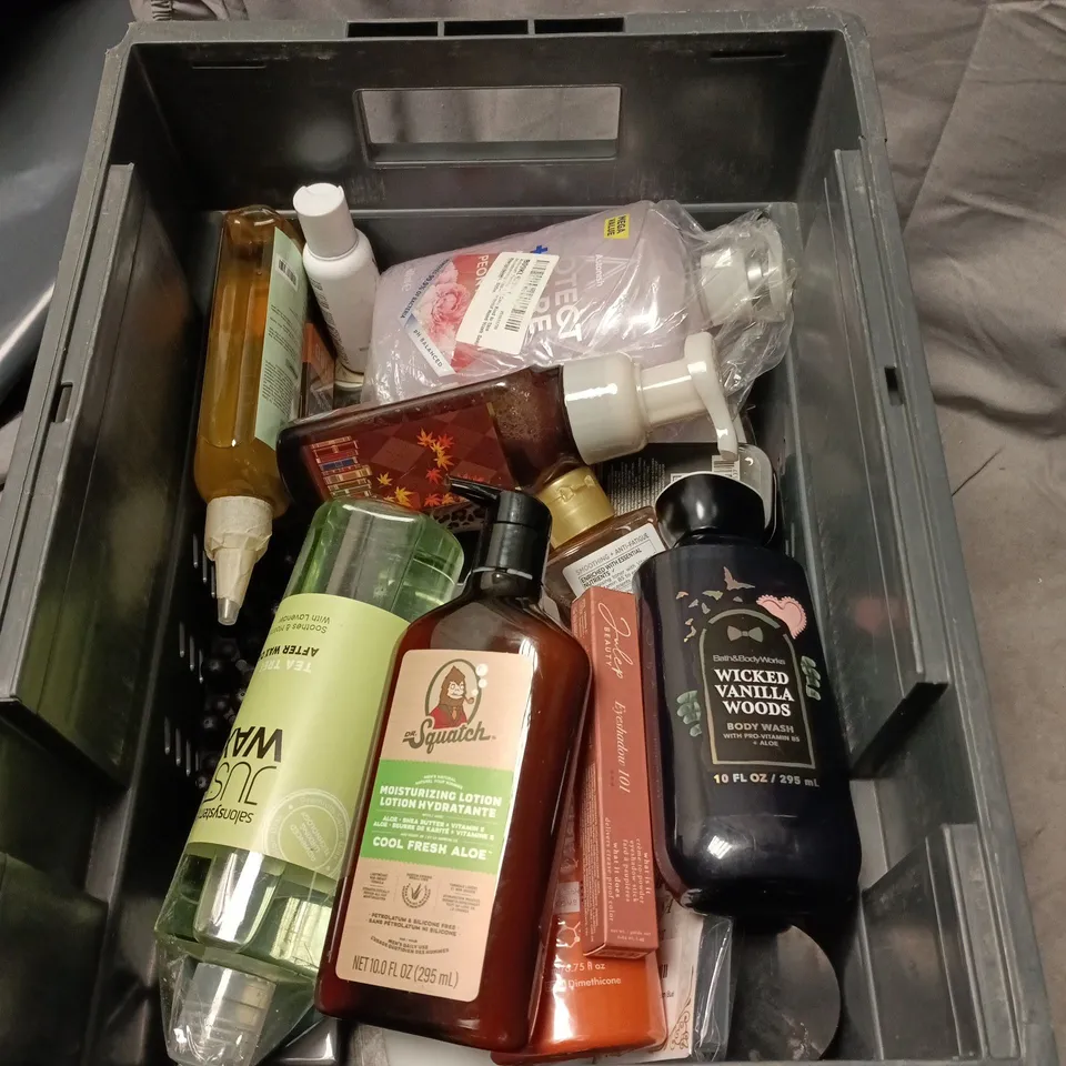 APPROXIMATELY 20 ASSORTED HEALTH AND BEAUTY ITEMS INCLUDING DOVE CALMING BATH, LOREAL ELVIVE GLYCOLIC GLOSS CONDITIONER AND IMPERIAL LEATHER COTTON FLOWER AND VANILLA BODY WASH