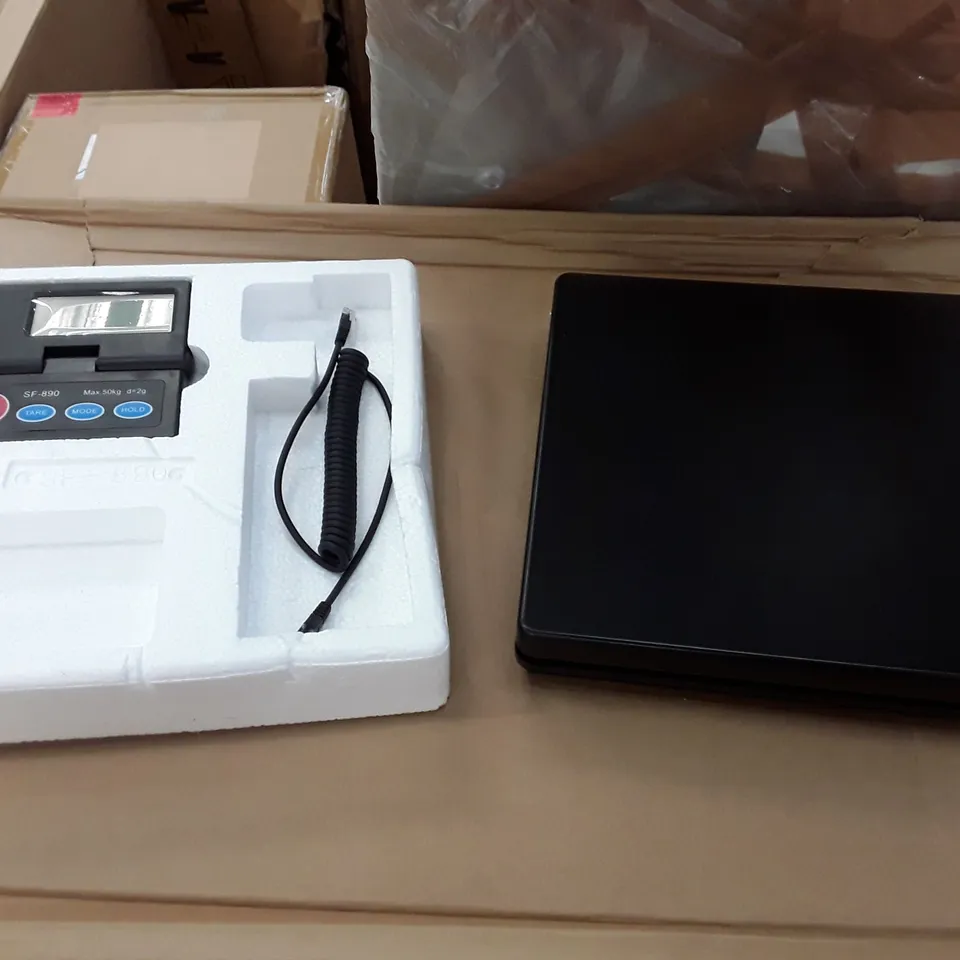 BOX CONTAINING 4 ELECTRONIC POSTAL SCALES