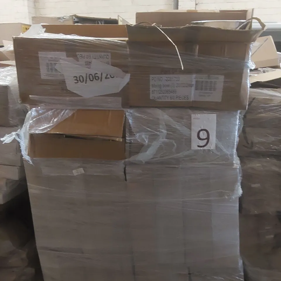 PALLET TO CONTAINING A VERY LARGE QUANTITY OF METAL MIXING BOWLS