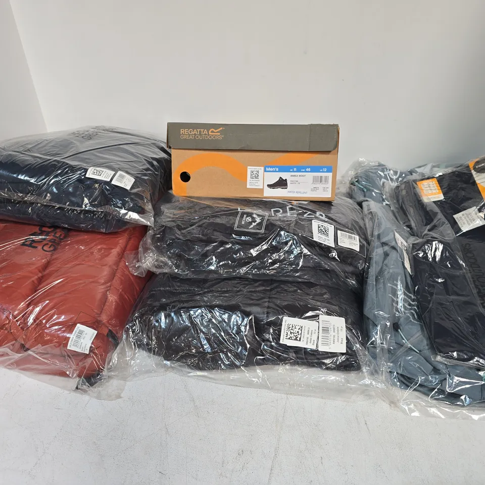 LOT OF APPROXIMATELY 19 ASSORTED BRAND NEW REGATTA AND DARE2BE CLOTHING ITEMS