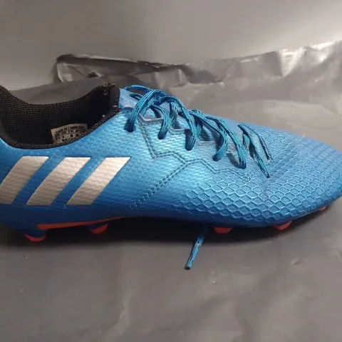 PAIR OF ADIDAS PREDATOR FOOTBALL BOOTS IN BLUE - UK 5