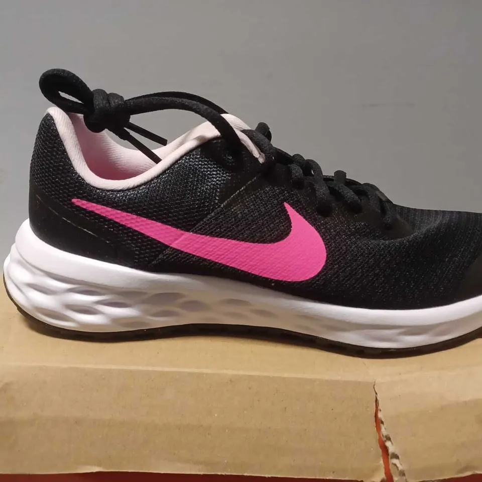 NIKE REVOLUTION 6 BIG KIDS' ROAD RUNNING SHOES BLACK/HYPER PINK-PINK FOAM - UK 4 