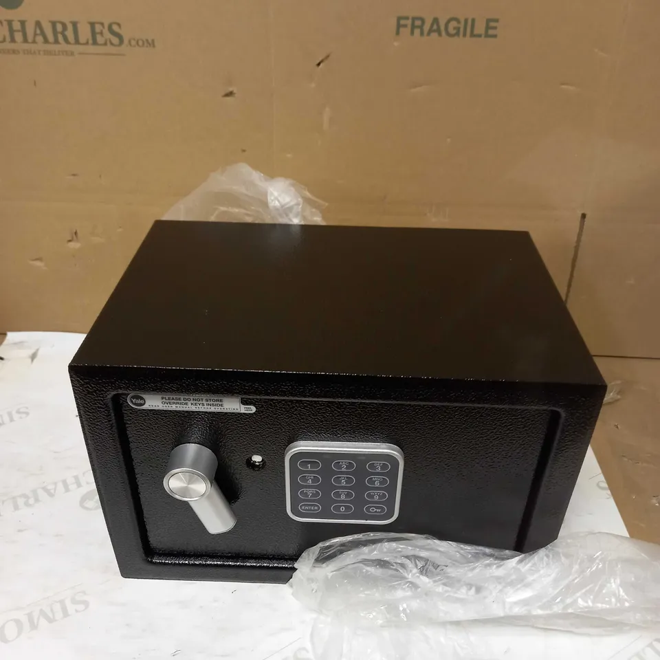 YALE SMALL ELECTRONIC SAFE