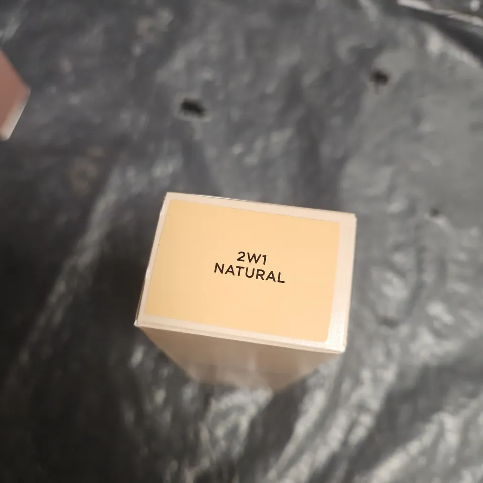 Laura Mercier Tinted Moisturizer Light Revealer Natural Skin Illuminator SPF 25 – Shade 2W1 Natural (50 ml)