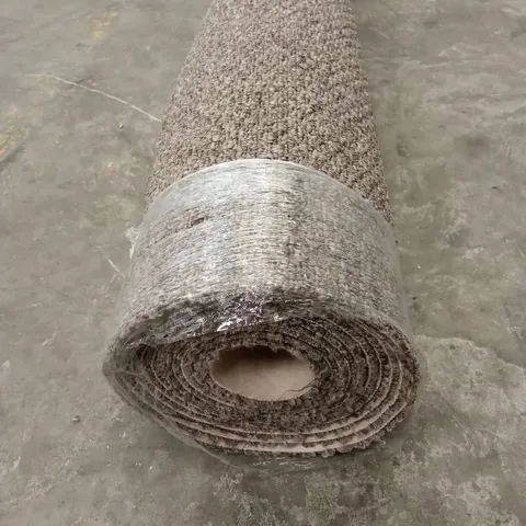 ROLL OF QUALITY OASIS 932 DARK TAUPE CARPET // APPROX SIZE; 1.7 x 5m