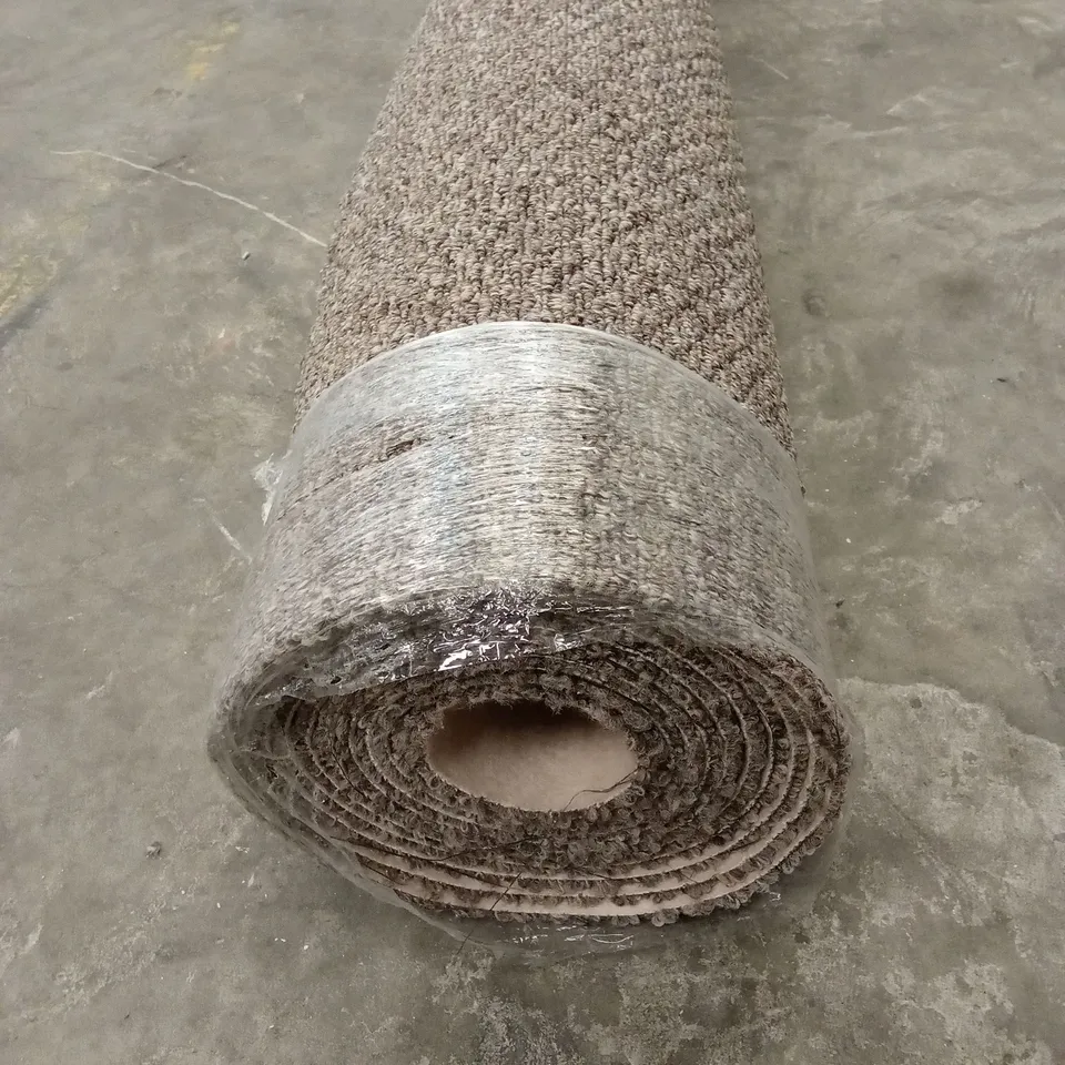 ROLL OF QUALITY OASIS 932 DARK TAUPE CARPET // APPROX SIZE; 1.7 x 5m