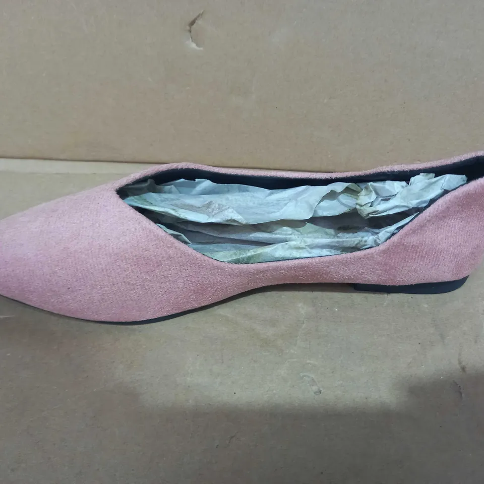BOXED PAIR OF FASHION SLIP ON SHOES IN PINK EU SIZE 41