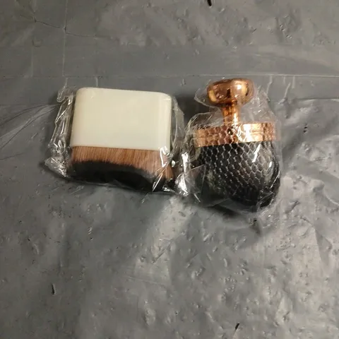 APPROXIMATELY 20 SELF-TANNING/MAKEUP BODY BRUSHES