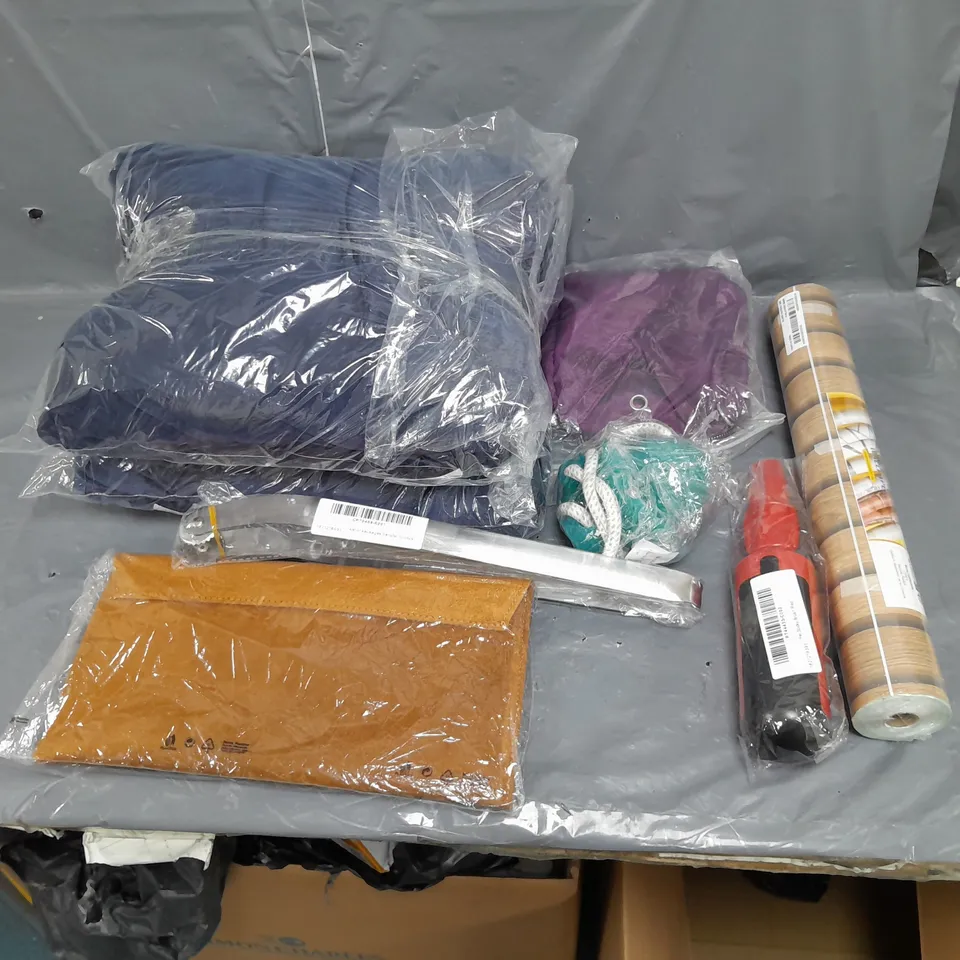 LARGE BOX OF APPROXIMATELY 15 ASSORTED HOUSEHOLD GOODS TO INCLUDE BANE DOUBLE FITTED SHEET, WALLPAPER ROLLS, AND FLOOR REPAIR TOOL SET ETC.