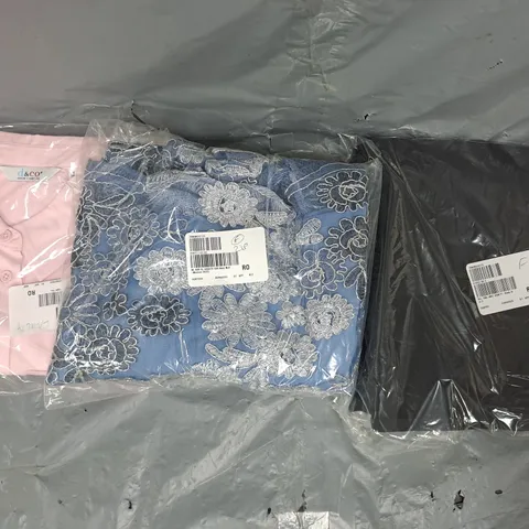 BOX OF APPROXIMATELY 20 ASSORTED CLOTHING AND FASHION ITEMS IN VARIOUS SIZES, COLOURS, AND STYLES - COLLECTION ONLY