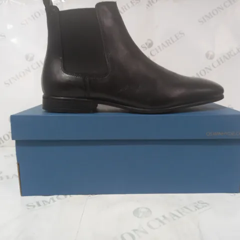 BOXED PAIR OF OSWIN HYDE SHOES IN BLACK UK SIZE 9