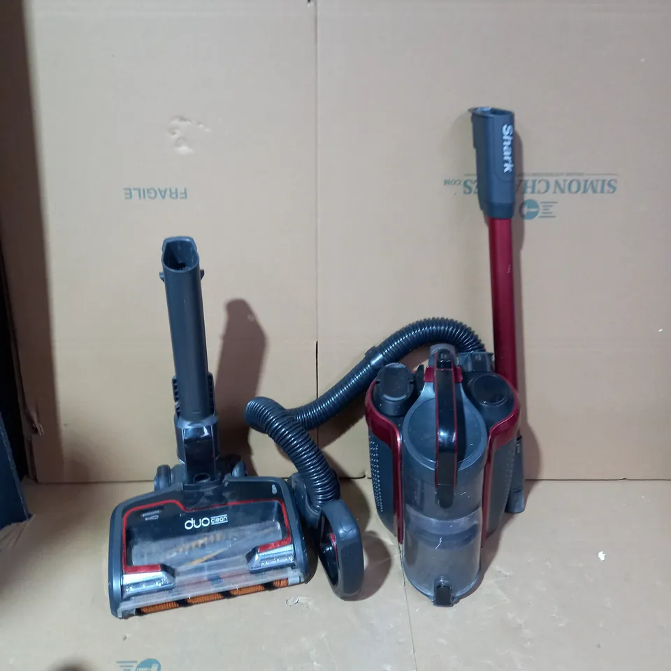 SHARK DUO CLEAN VACUUM CLEANER