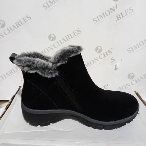 SKETCHERS HIGH ZIP BOOT BLACK SIZE 3.5
