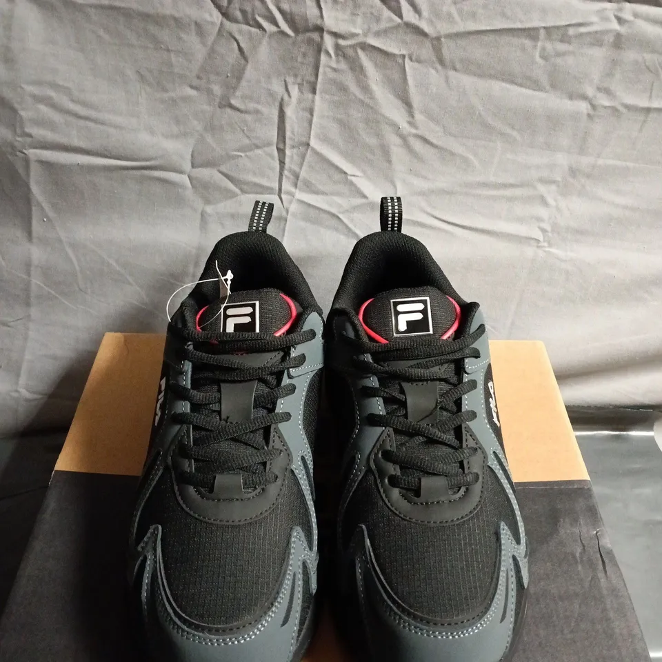 BOXED PAIR OF FILA TRAINERS – BLACK/GREY, MEN'S - UK SIZE 8.5