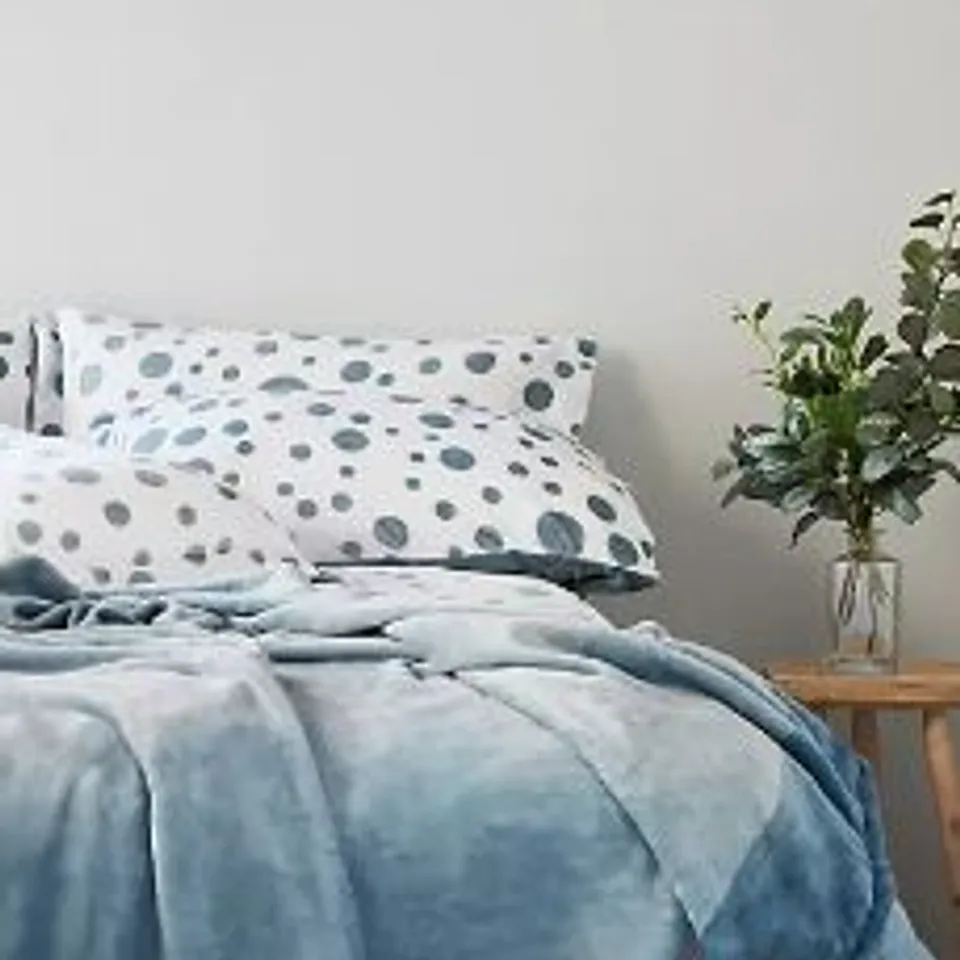 COZEE HOME REVERSIBLE VELVETSOFT 7 PIECE COMPLETE BEDDING COLLECTION BLUE KING SIZE