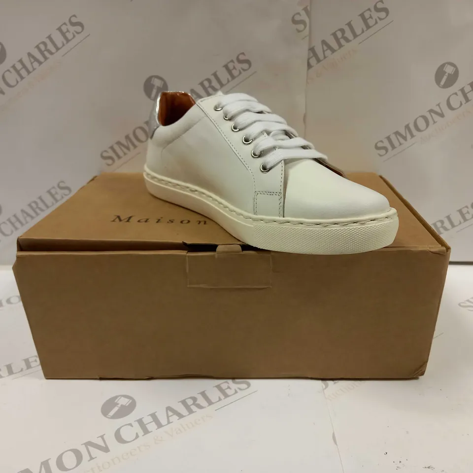 BOXED PAIR OF MAISON DE NIMES LEATHER ZIP SIDE TRAINERS IN WHITE - SIZE 5